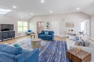 Stonecrest Apartments in New Albany, IN - Building Photo