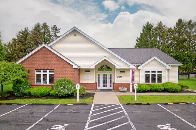 Greece Commons in Greece, NY - Foto de edificio - Building Photo
