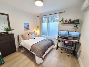 283 S 2nd St, Unit 1 in Brooklyn, NY - Foto de edificio - Building Photo