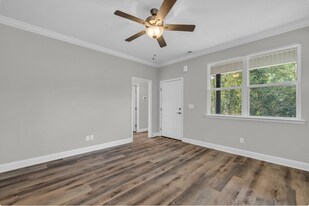 102 Hogan Hts Dr in Rossville, GA - Building Photo