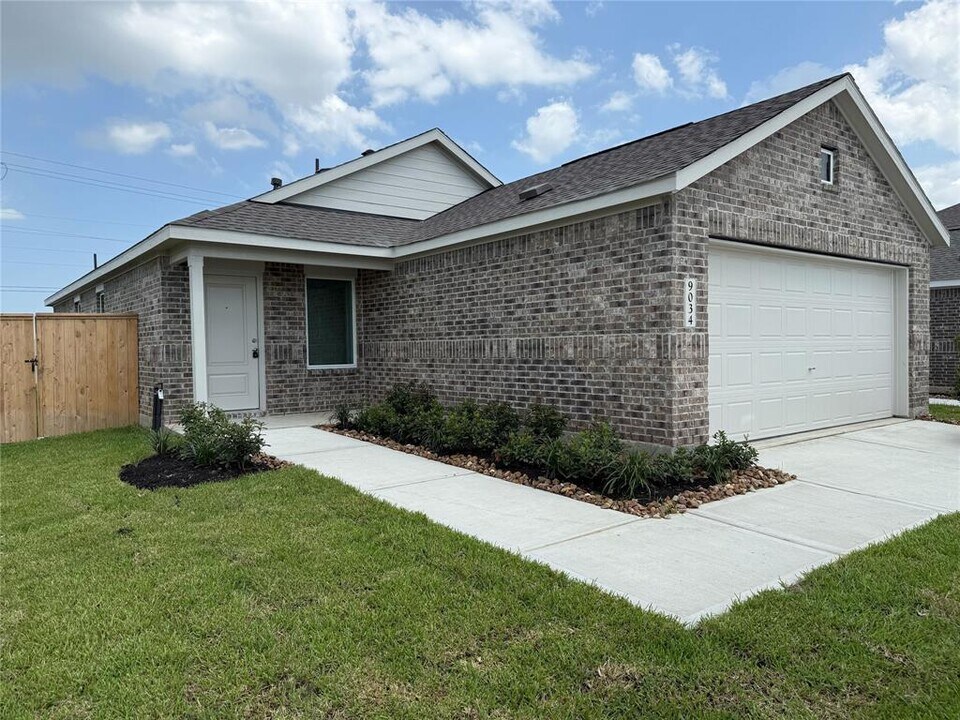 9034 Song Sparrow Wy in Baytown, TX - Building Photo