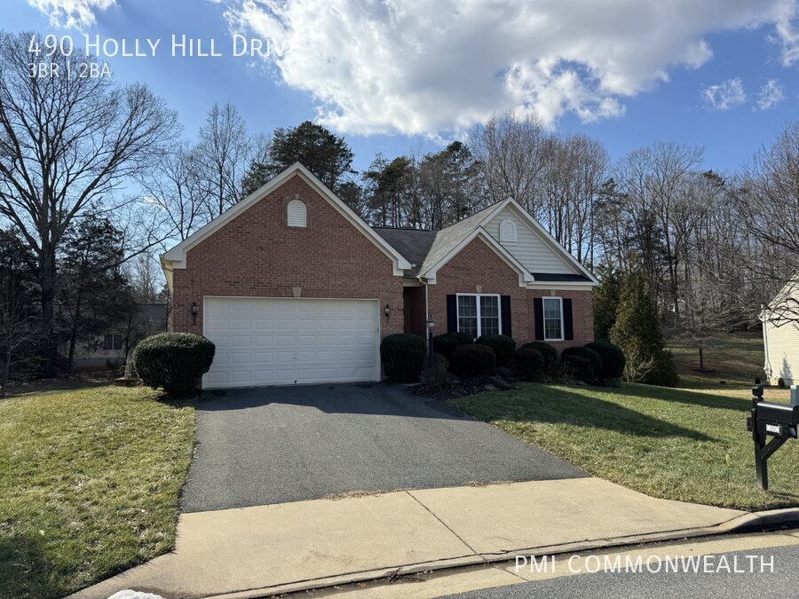 490 Holly Hill Dr in Barboursville, VA - Building Photo