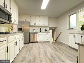 11509 Parkedge Dr in Rockville, MD - Building Photo - Building Photo