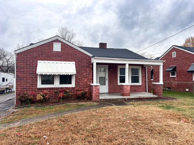 2816 E Center St in Kingsport, TN - Building Photo - Building Photo