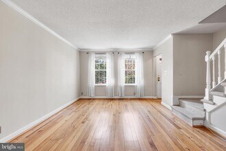 3011 S Buchanan St in Arlington, VA - Building Photo - Building Photo