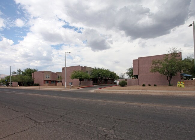 Parkside Terrace Apartments in Tucson, AZ - Building Photo - Building Photo