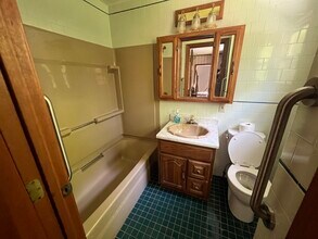40 Hemlock St in Leicester, MA - Building Photo - Building Photo