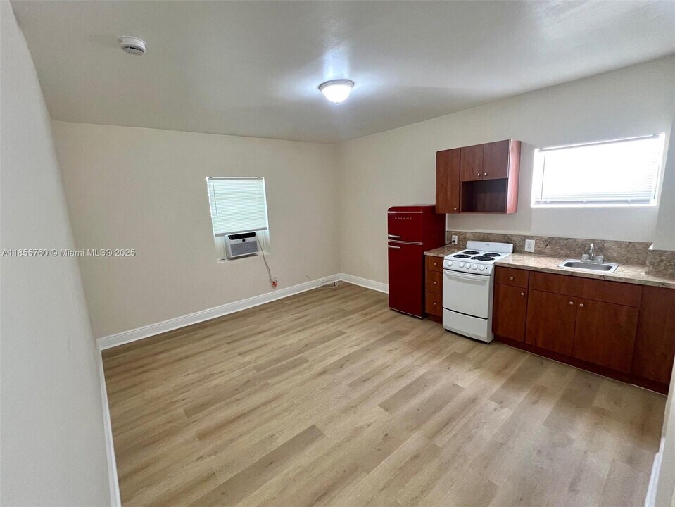 8411 Biscayne Blvd in Miami, FL - Building Photo