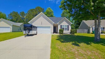 127 Whiteleaf Dr in Jacksonville, NC - Building Photo