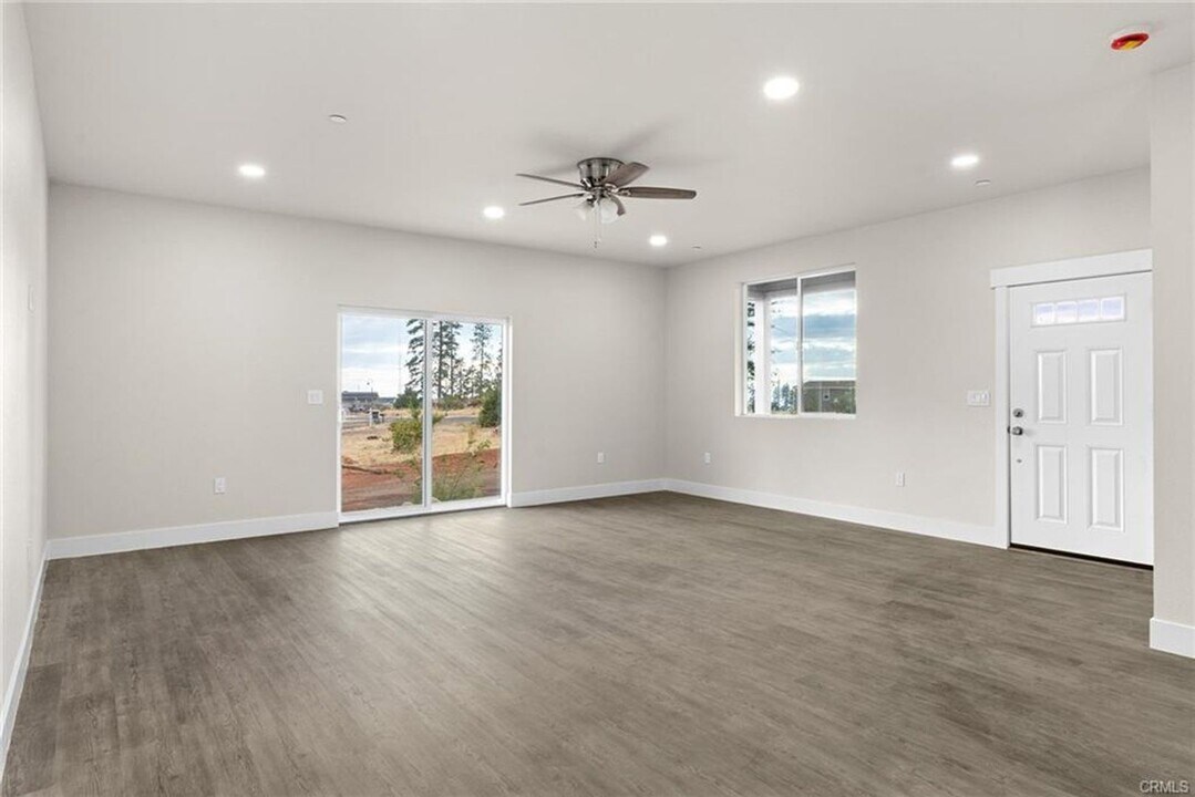 5587 Linrich Ln in Paradise, CA - Building Photo