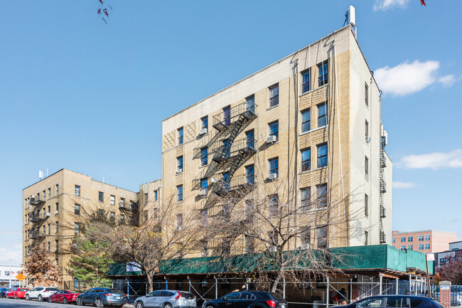 Herold Park in Bronx, NY - Foto de edificio - Building Photo