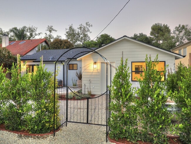 436 W Valerio St in Santa Barbara, CA - Building Photo - Building Photo