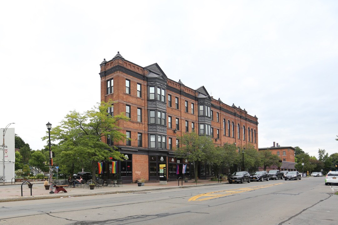 696-712 University Ave in Rochester, NY - Building Photo