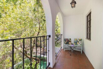 437 Santander Ave, Unit D in Coral Gables, FL - Building Photo - Building Photo