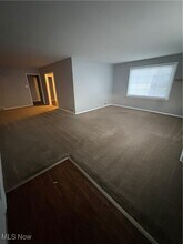 66 W Main St in East Palestine, OH - Foto de edificio - Building Photo