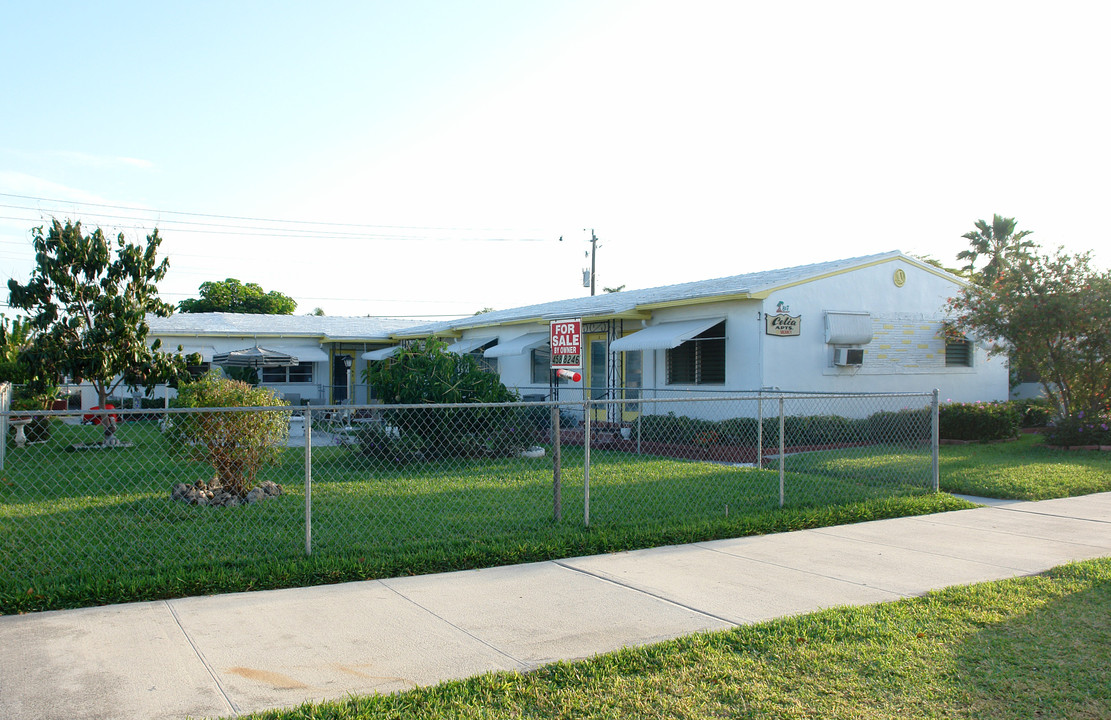 817 NE 10th St in Hallandale Beach, FL - Foto de edificio