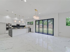 1943 McBroom St in Dallas, TX - Building Photo - Building Photo
