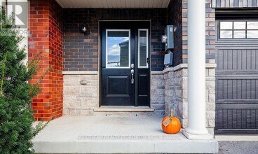 10 Mah Wat Ln in Whitchurch-Stouffville, ON - Building Photo - Building Photo