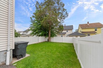 39 E 7th St in Clifton, NJ - Building Photo - Building Photo