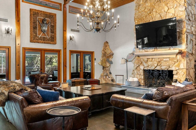 926 Riverhills Dr