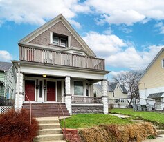 2214 N Holton St in Milwaukee, WI - Building Photo
