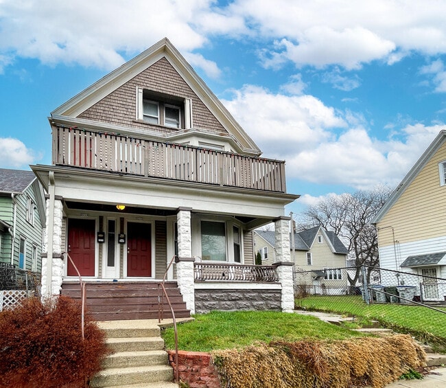 property at 2214 N Holton St