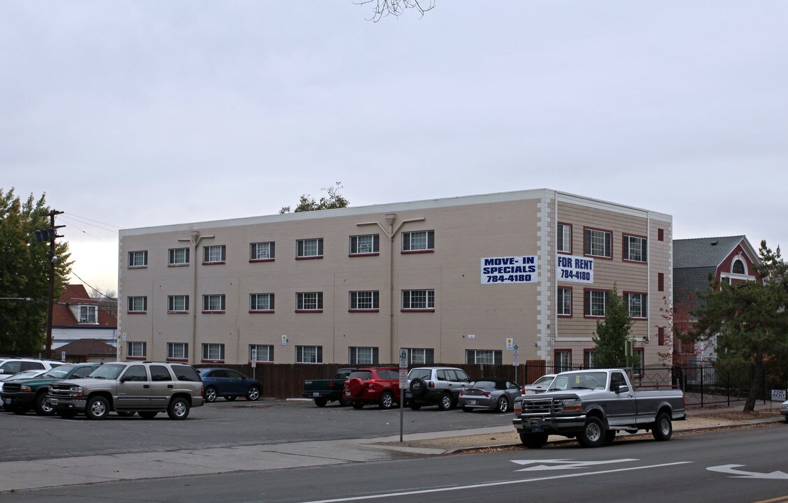 UNR Apartments in Reno, NV - Building Photo