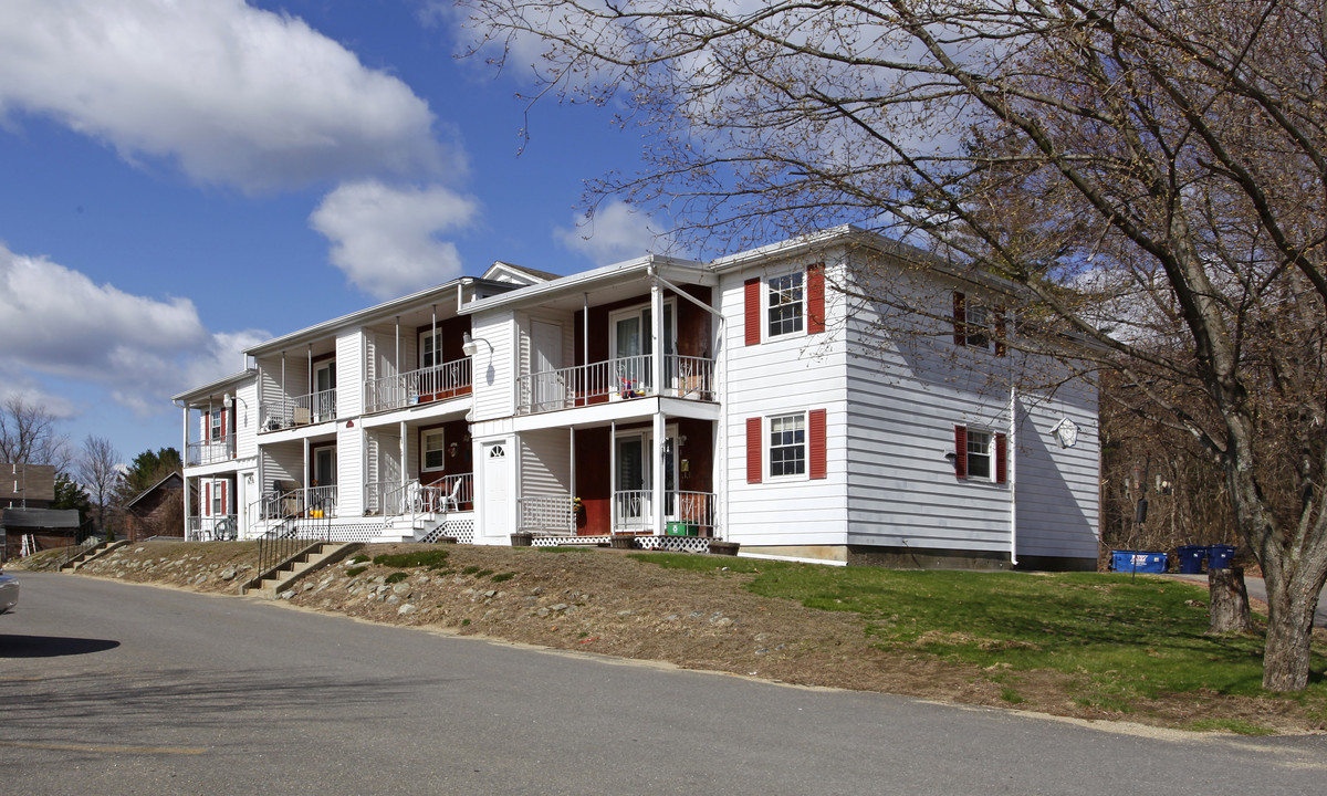 10 Wyman St in Derry, NH - Building Photo