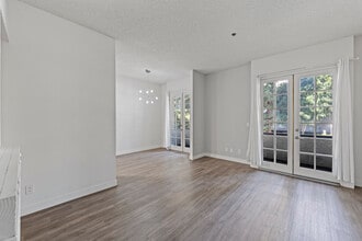 7020 Lanewood Ave, Los Angeles, CA 90028 in Hollywood, CA - Building Photo - Interior Photo