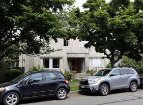 New York Apartments in Vancouver, BC - Building Photo