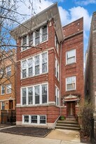 659 W Buckingham Pl in Chicago, IL - Building Photo