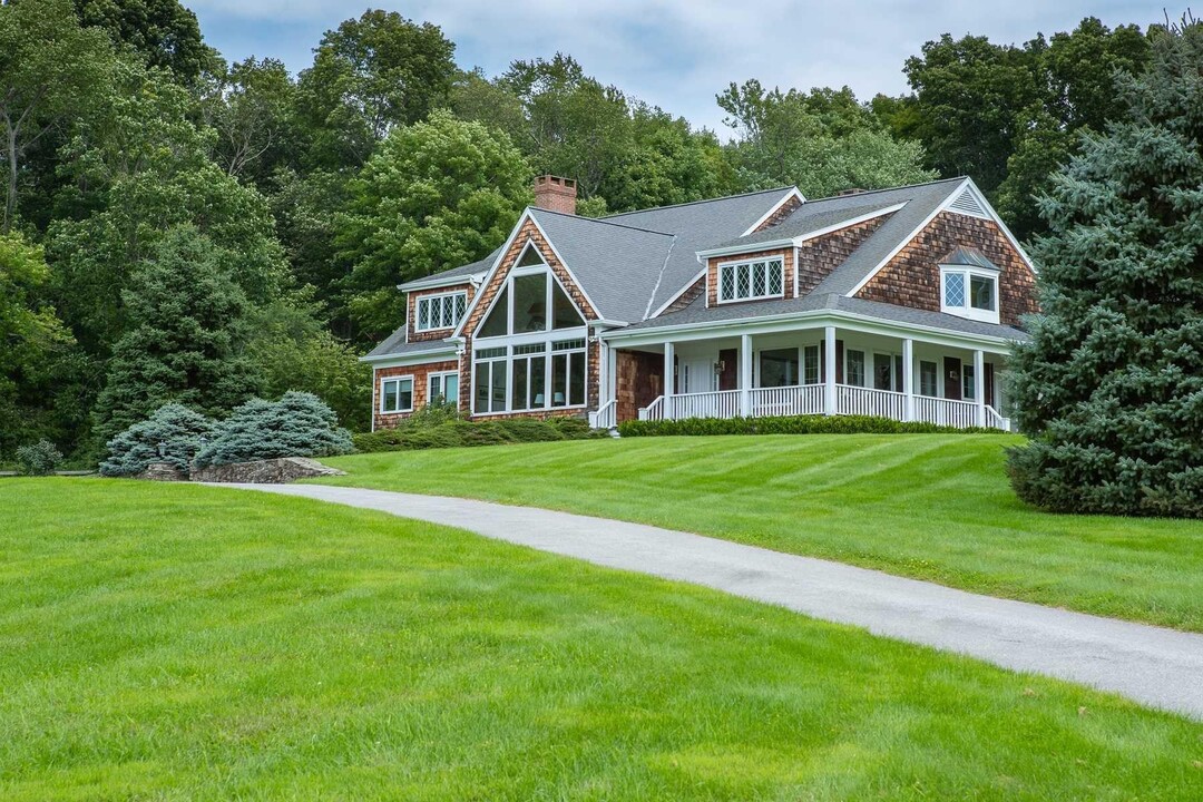 72 N Mabbettsville Rd in Millbrook, NY - Building Photo
