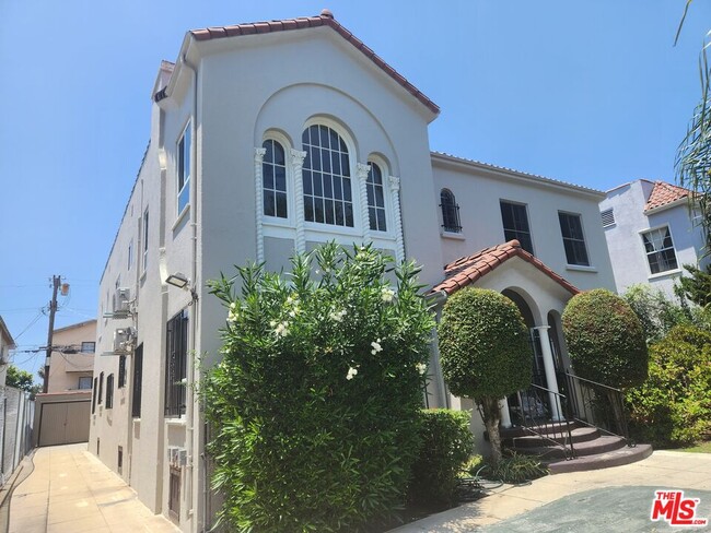 property at 517 Serrano Ave