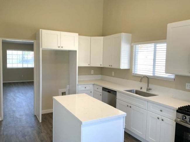 903 N Forest Ave in Rialto, CA - Building Photo - Building Photo