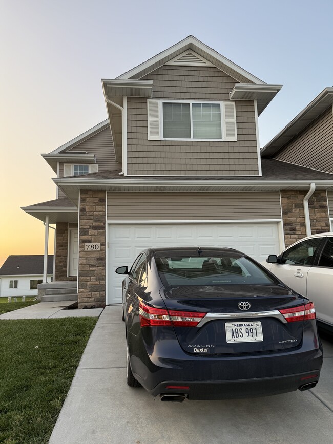 property at 780 W Bellezza