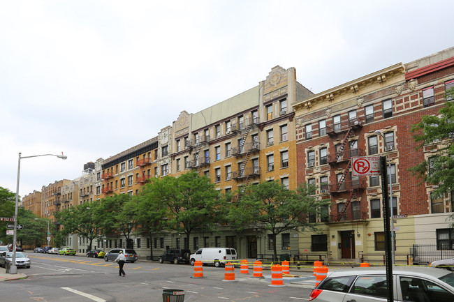 40 Saint Nicholas Place in New York, NY - Foto de edificio - Building Photo