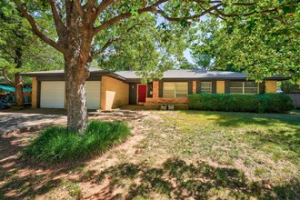 1227 Avondale Dr in Norman, OK - Building Photo - Building Photo