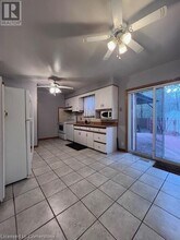 24 Elmsdale Dr in Kitchener, ON - Building Photo - Building Photo