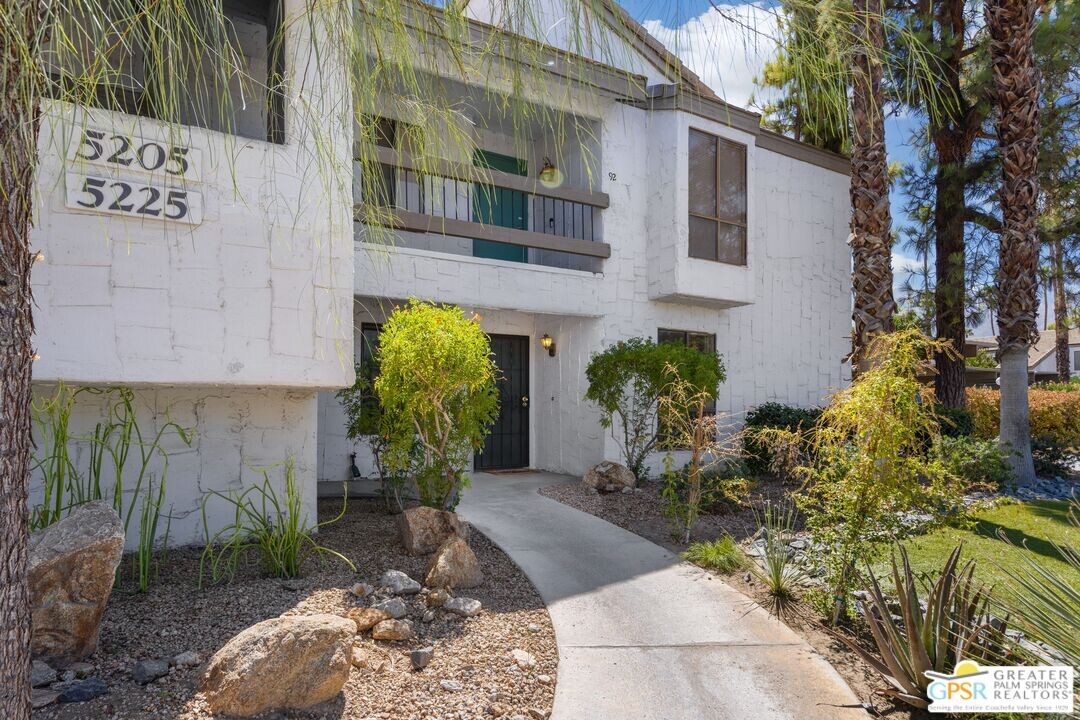 5205 E Waverly Dr in Palm Springs, CA - Building Photo