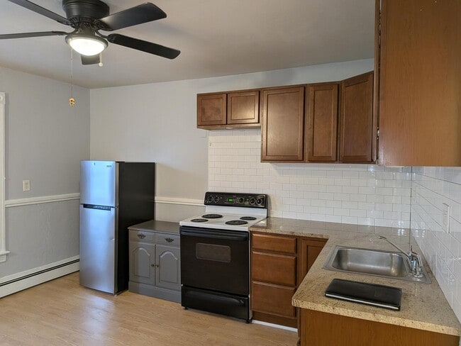 607 Hevey St, Unit 1R in Manchester, NH - Foto de edificio - Building Photo