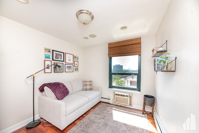 3900 N Pine Grove Ave in Chicago, IL - Building Photo - Building Photo