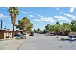 4662 E Lake Mead Blvd in Las Vegas, NV - Building Photo - Building Photo