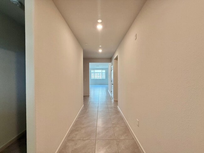 2350 Hibiscus Dr in Hollister, CA - Building Photo - Building Photo