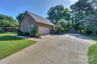 840 Emerson Dr in Mooresville, NC - Foto de edificio - Building Photo