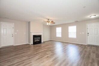 8126 Rosberg Ln in Charlotte, NC - Building Photo - Building Photo
