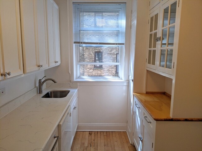1139 Maple Ave, Unit 1E