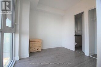 7-3807 Grenville St in Toronto, ON - Building Photo - Building Photo