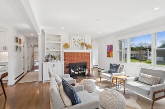 580 Gin Ln in Southold, NY - Building Photo - Building Photo