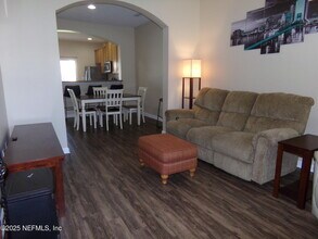 13052 Sunset Lake Dr in Jacksonville, FL - Foto de edificio - Building Photo