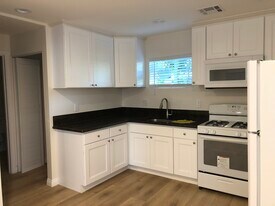15118 Weddington St in Los Angeles, CA - Building Photo